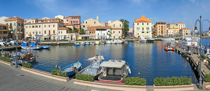 La Maddalena - The pretty little port, Cala Gavetta